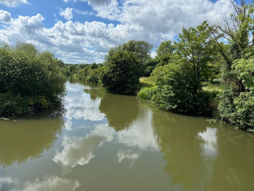 Lot: 37 - APPROXIMATELY 14 ACRES WITH RIVER FRONTAGE - General view of the land fronting River Medway from the bridge